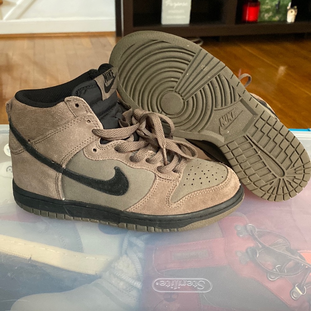 Nike dunk high sb dark mushroom